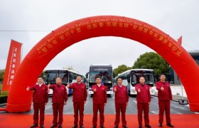 六十载深耕致远，安凯客车驭风出海，驰骋全球！